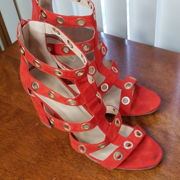 Heels - Picture 3 of 4